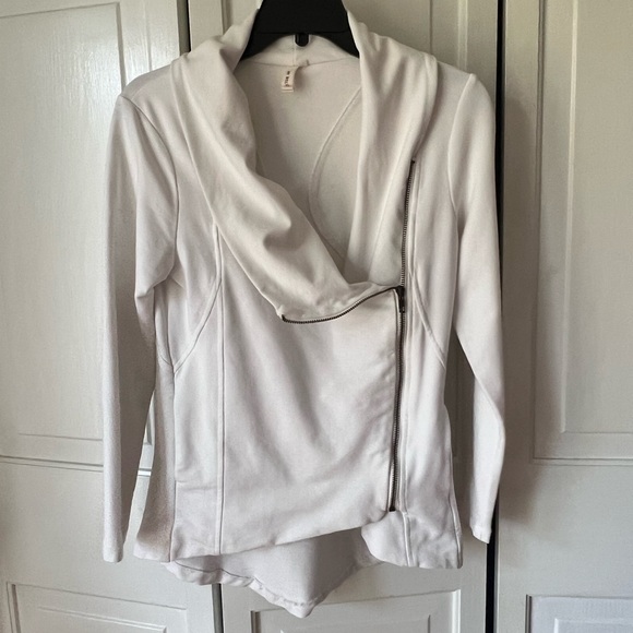 Cute white jacket by my beloved size Sm - Picture 3 of 7